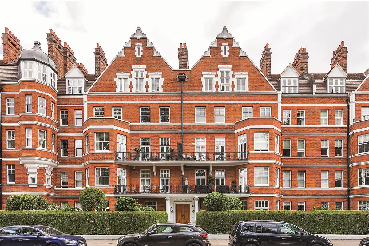 Flat To Rent in Overstrand Mansions, Prince of Wales Drive, SW11 (ref