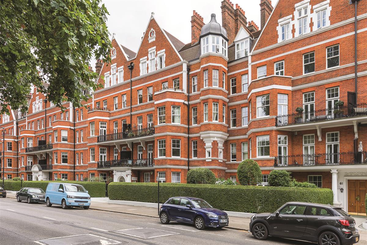 Flat To Rent in Overstrand Mansions, Prince of Wales Drive, SW11 (ref