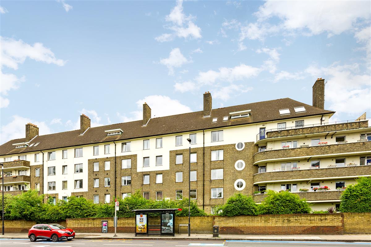 Flat To Rent in Chalmers House, York Road, SW11 Featuring a Porter, a
