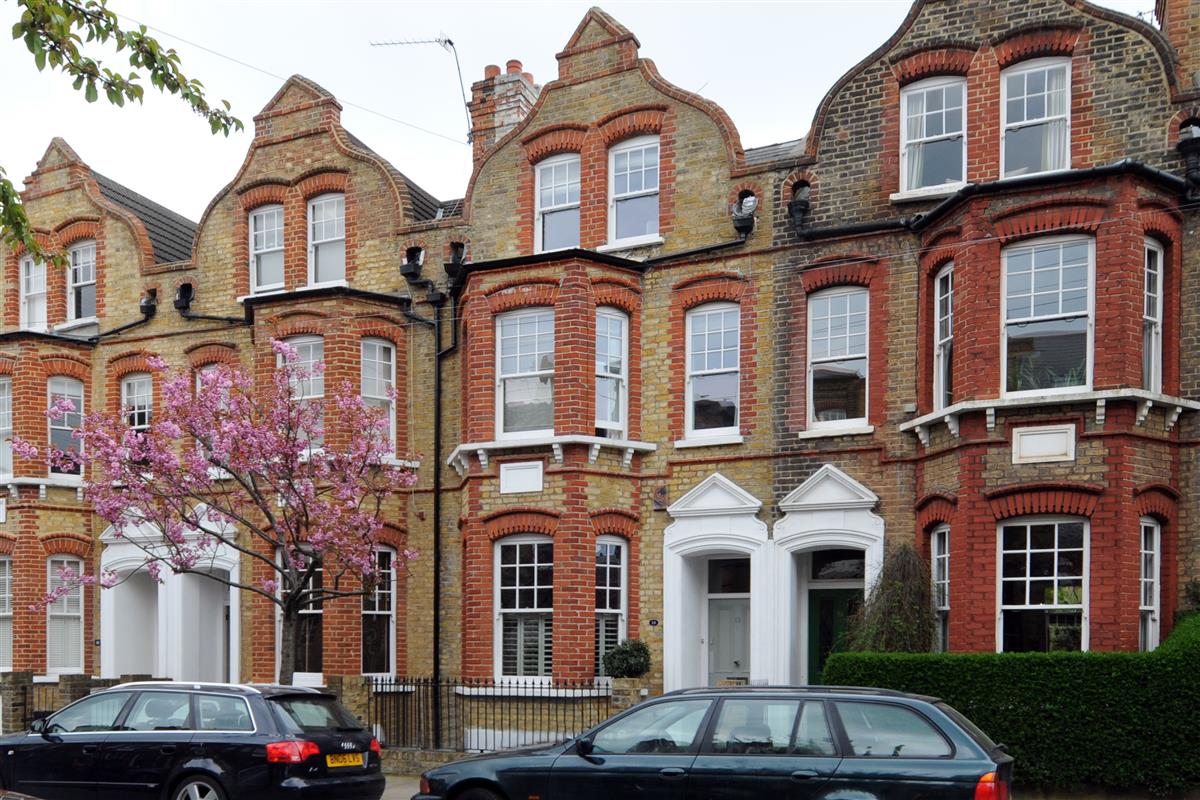 House For Sale in Ruvigny Gardens, SW15 Featuring a Garden (ref 30077