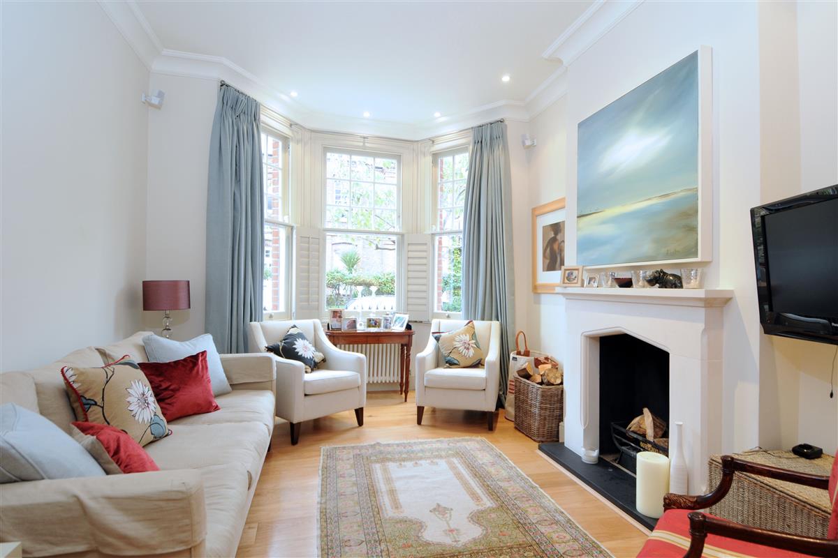 House For Sale in Ruvigny Gardens, SW15 Featuring a Garden (ref 30077