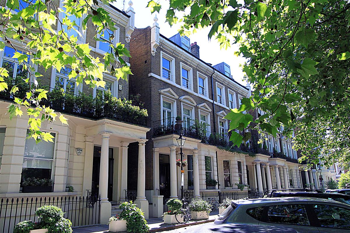 Flat To Rent in Holland Park Avenue, W11 Featuring a Garden and Off ...
