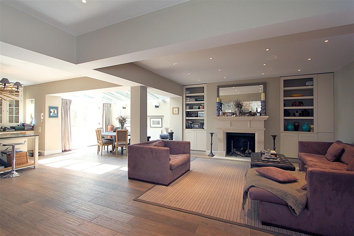 Flat To Rent in Holland Park Avenue, W11 Featuring a Garden and Off