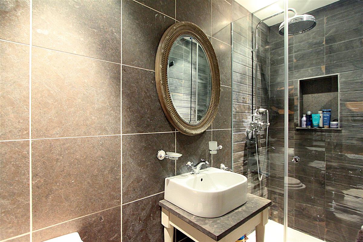 Flat To Rent in Holland Park Avenue, W11 Featuring a Garden and Off