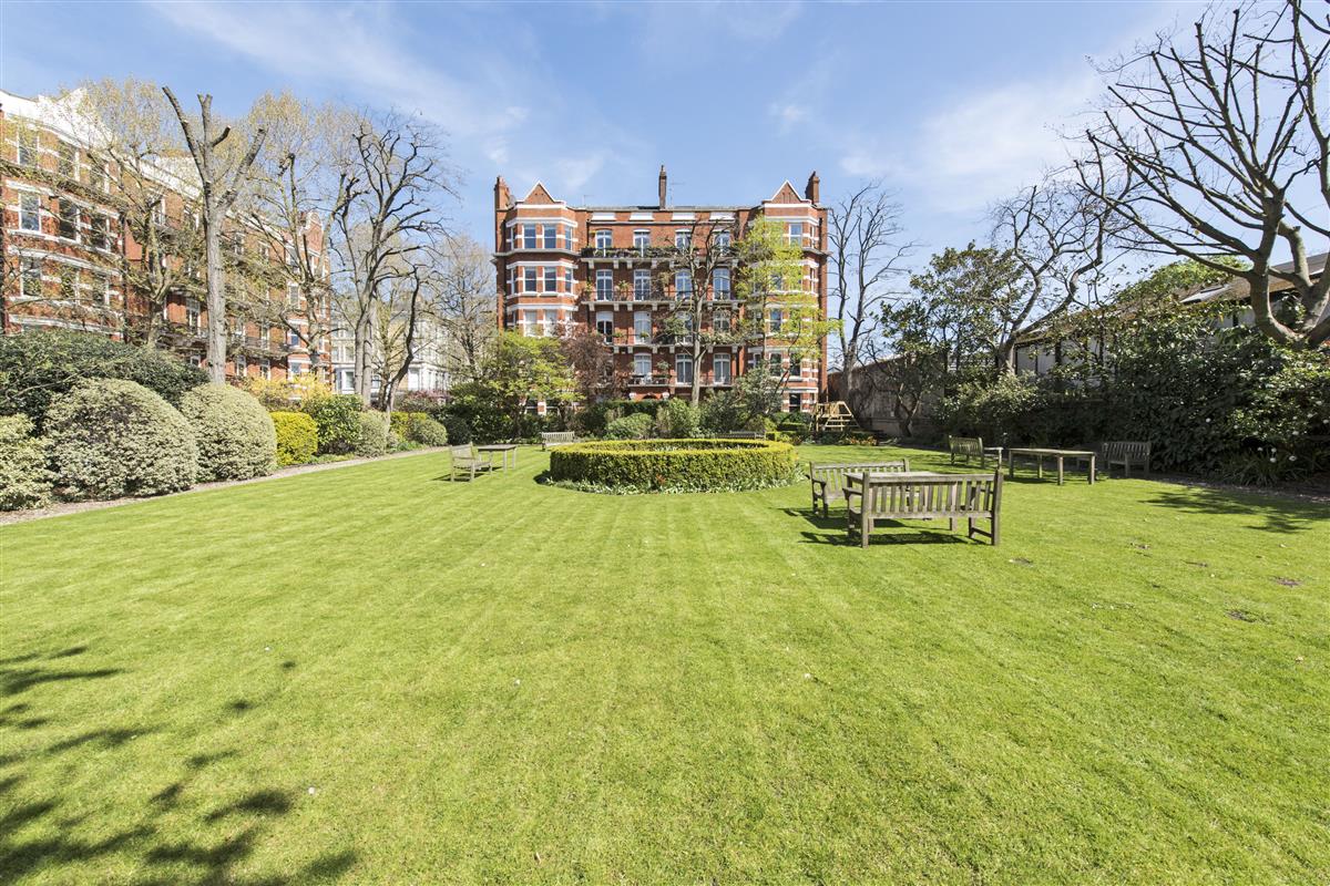 Flat For Sale in Kensington Mansions, Trebovir Road, SW5 Featuring a