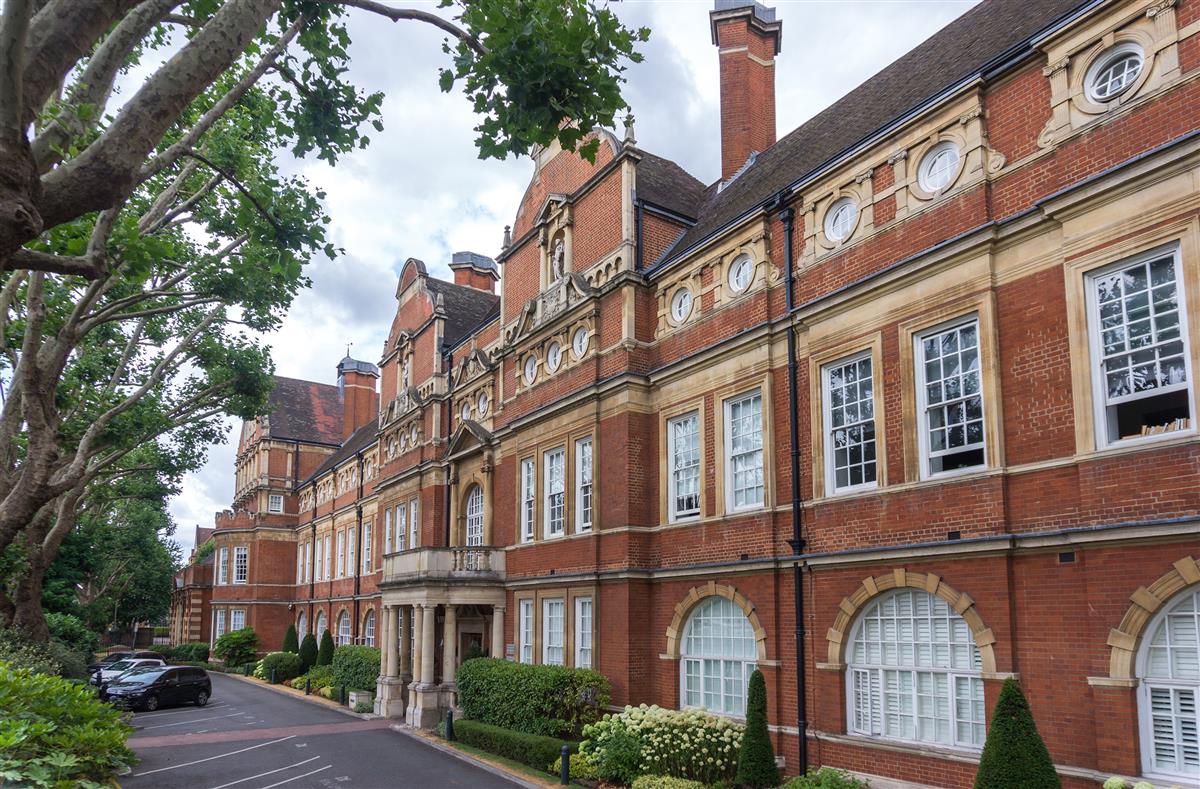 Flat For Sale in Battersea Park Road, SW11 Featuring Underground