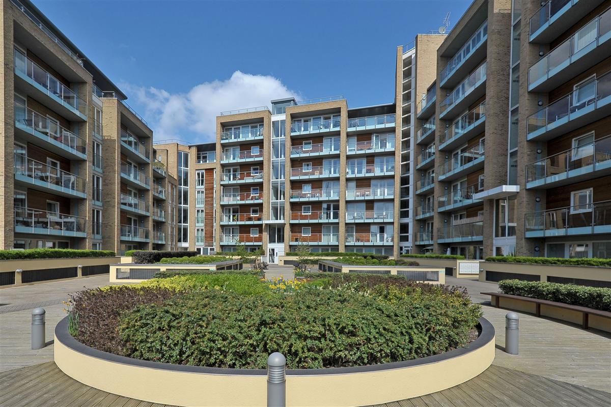 Flat To Rent In Viridian Apartments Battersea Park Road Sw8 Communal Garden