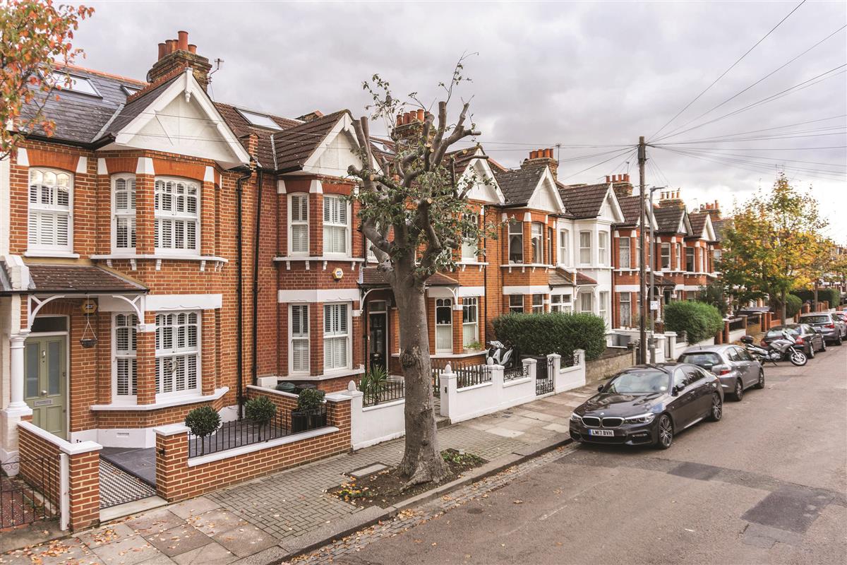 House To Rent in Engadine Street, SW18 Featuring a Garden (ref 46538