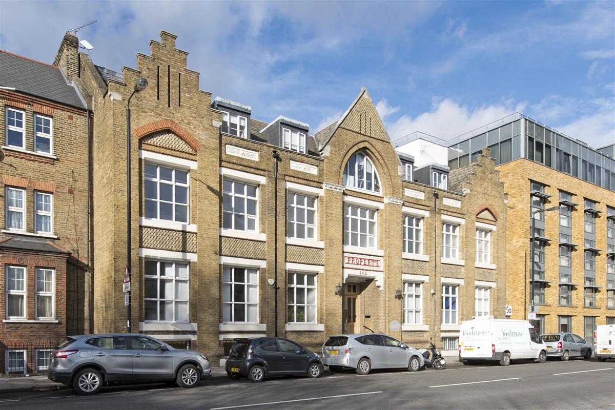 Flat For Sale in Mandeville Court, Battersea Park Road, SW11 Featuring