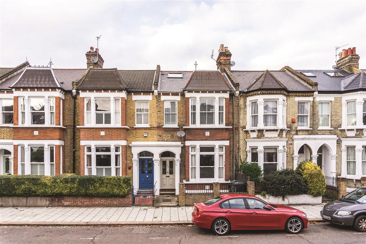 Flat To Rent in Abbeville Road, SW4 Featuring a Garden and a Cellar (ref 56731) Douglas & Gordon