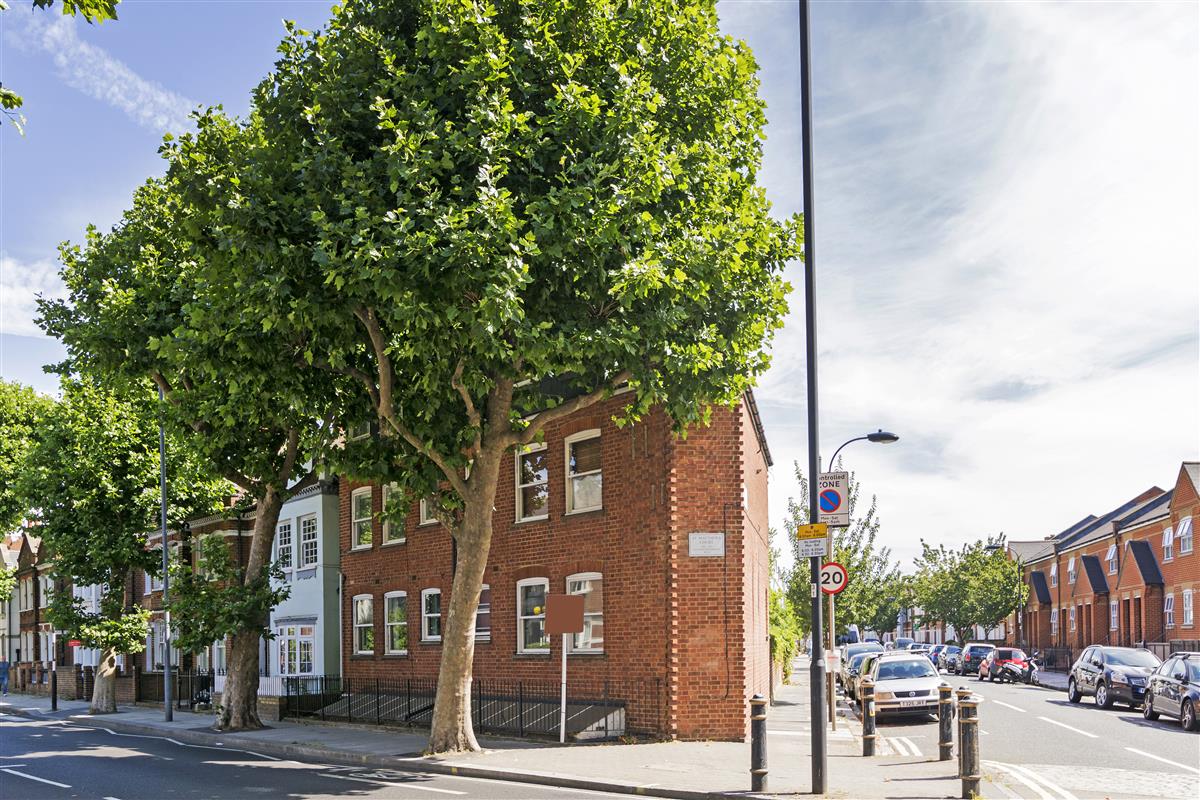 Flat To Rent in Wandsworth Bridge Road, SW6 (ref 59577) Douglas & Gordon